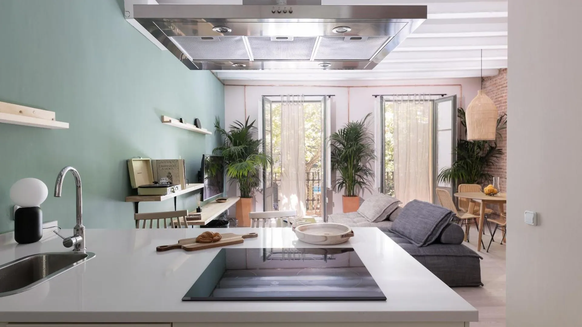 Apartment Pipa - Charming One Bedroom With Balcony Barcelona